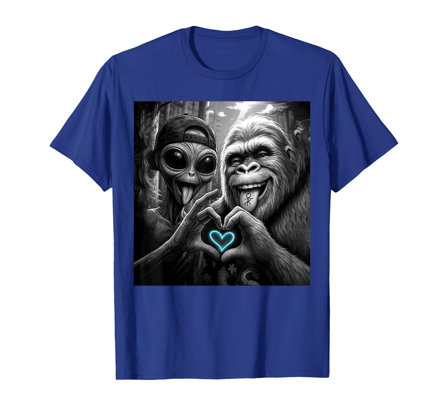 Funny Bigfoot & Alien Sasquatch Heart Love Hand Sign Selfie T-Shirt
