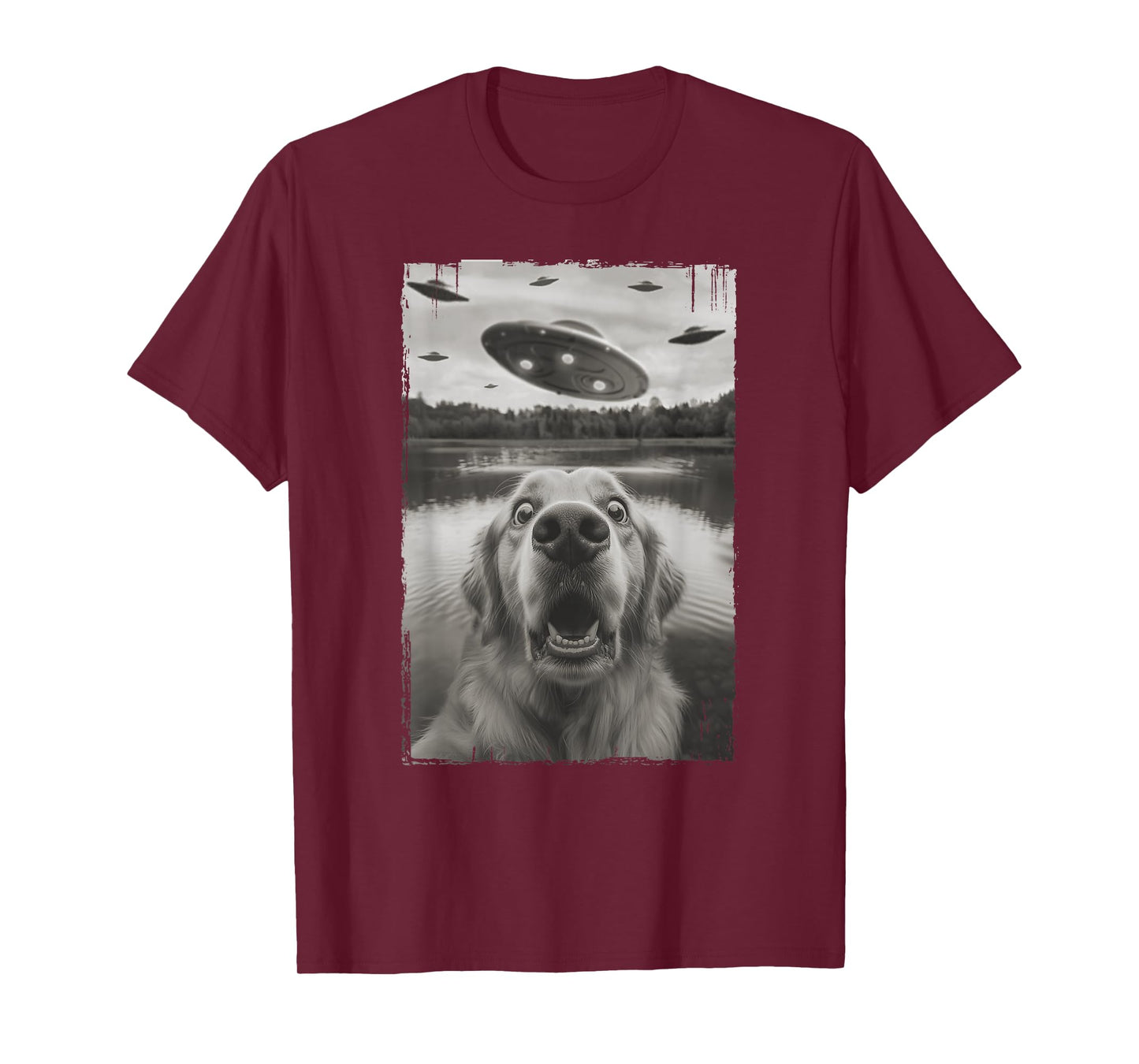 Golden Retriever Selfie with UFO - Funny Golden Retriever T-Shirt