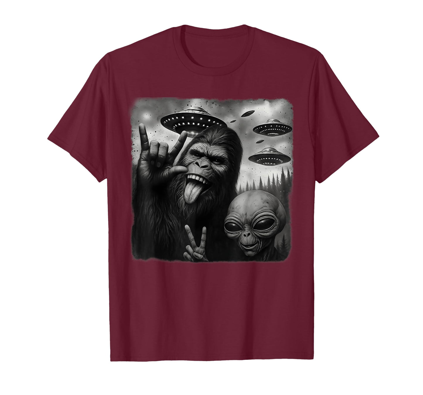 Funny Bigfoot & Alien Sasquatch Rock On Hand Sign UFO Selfie T-Shirt