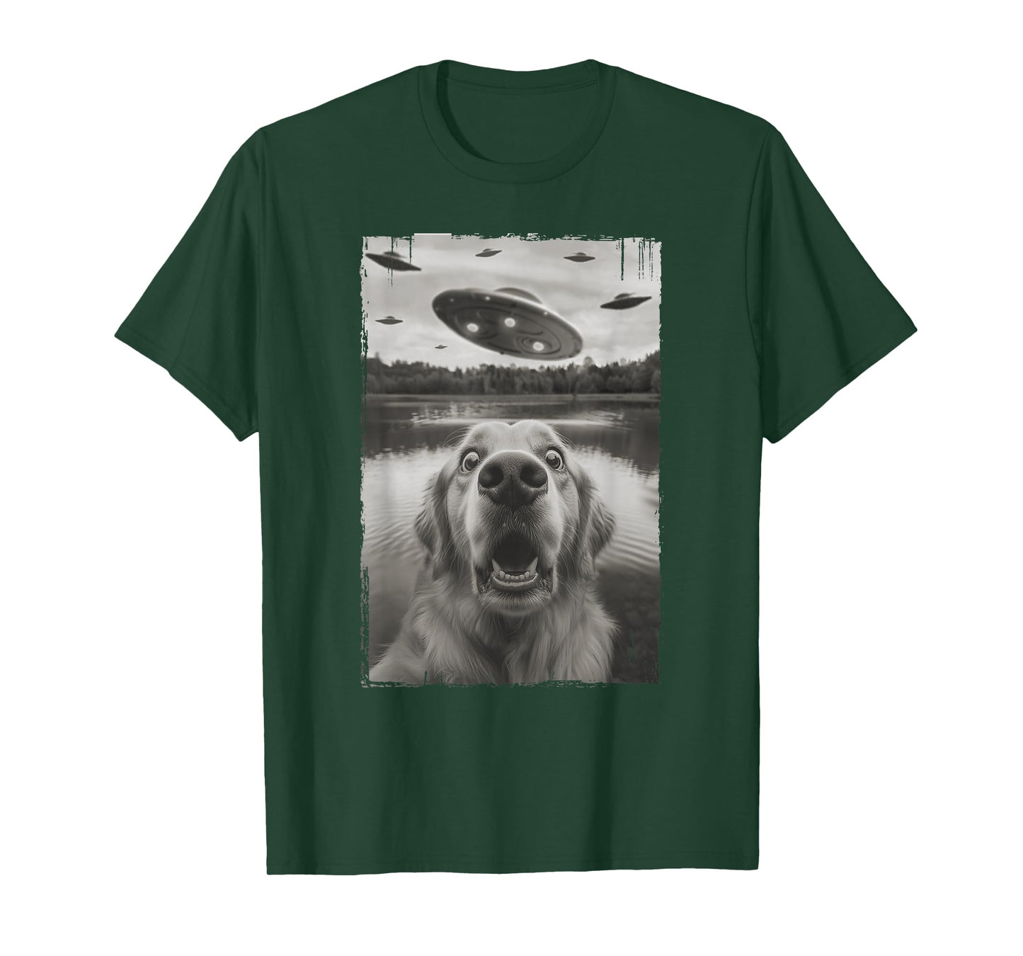 Golden Retriever Selfie with UFO - Funny Golden Retriever T-Shirt