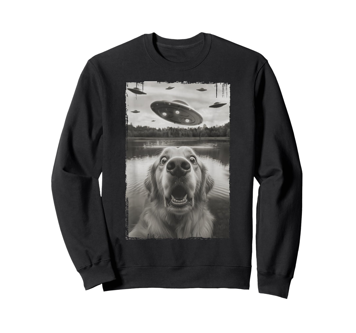 Golden Retriever Selfie with UFO - Funny Golden Retriever T-Shirt