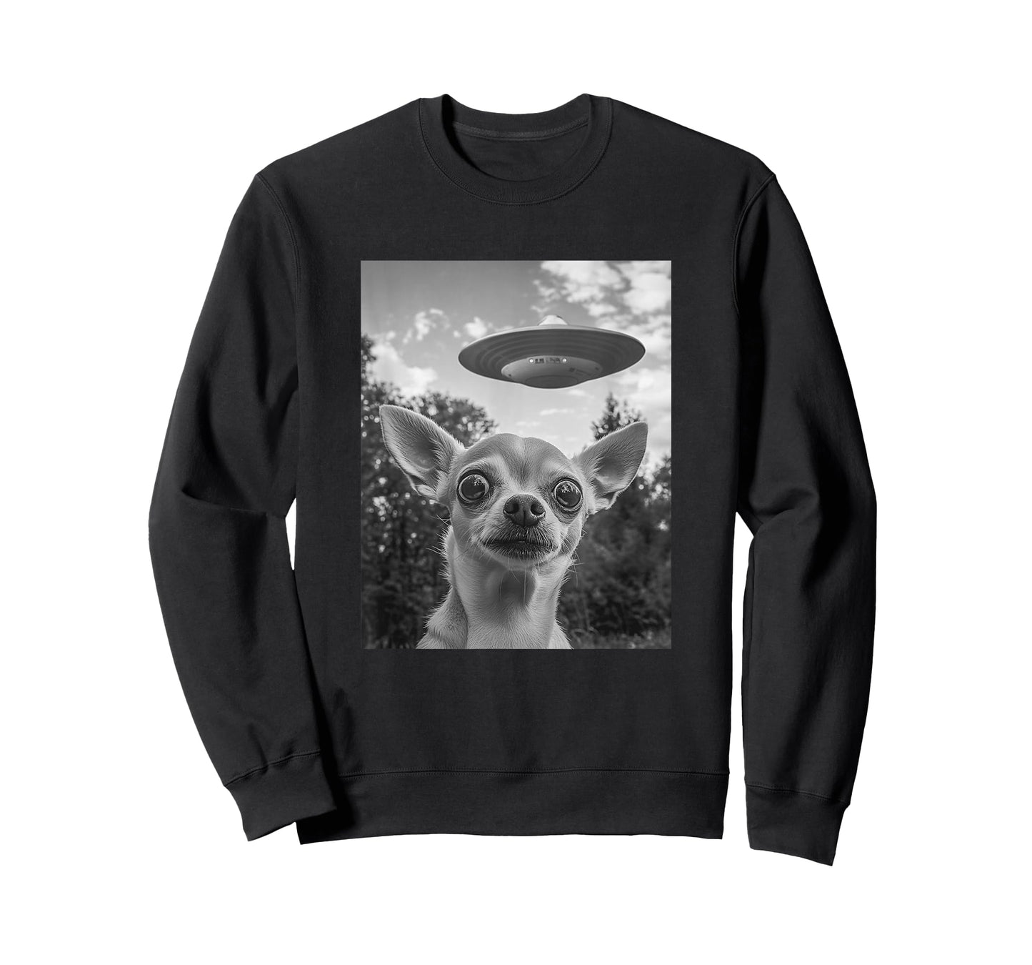Funny Chihuahua Selfie with UFO T-Shirt