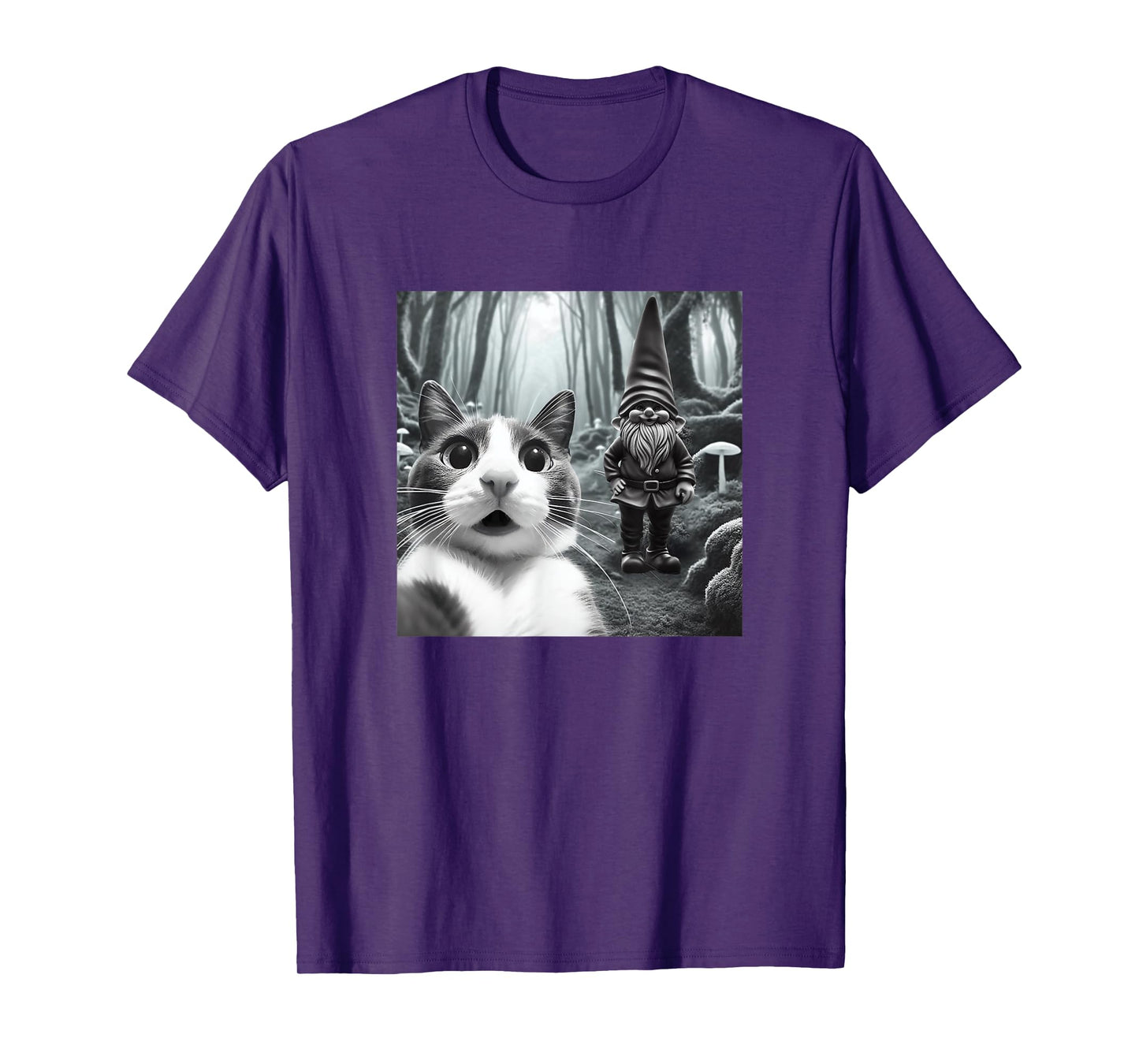 Funny Cat Selfie with Gnome Halloween Fall Christmas Women T-Shirt