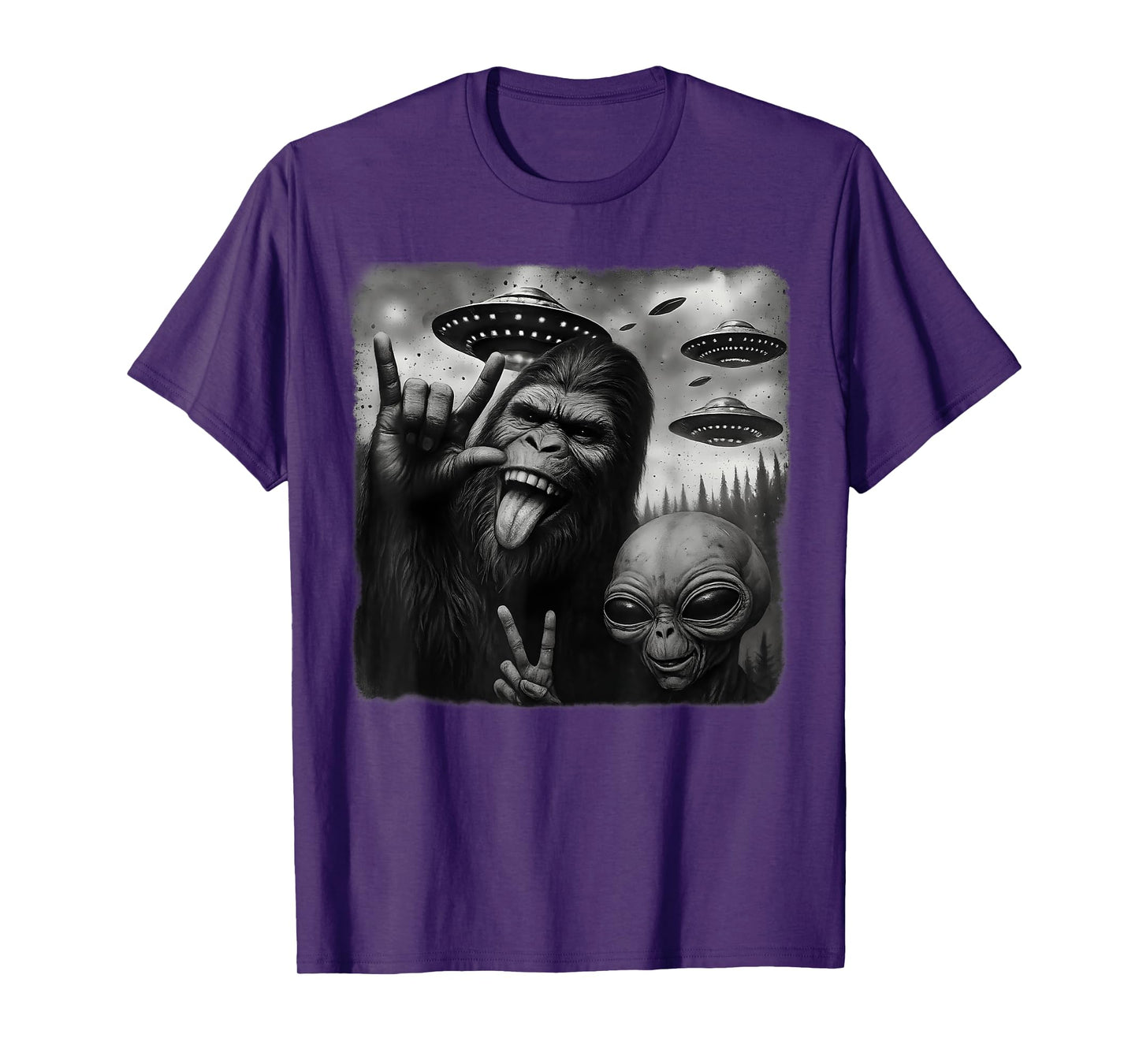 Funny Bigfoot & Alien Sasquatch Rock On Hand Sign UFO Selfie T-Shirt