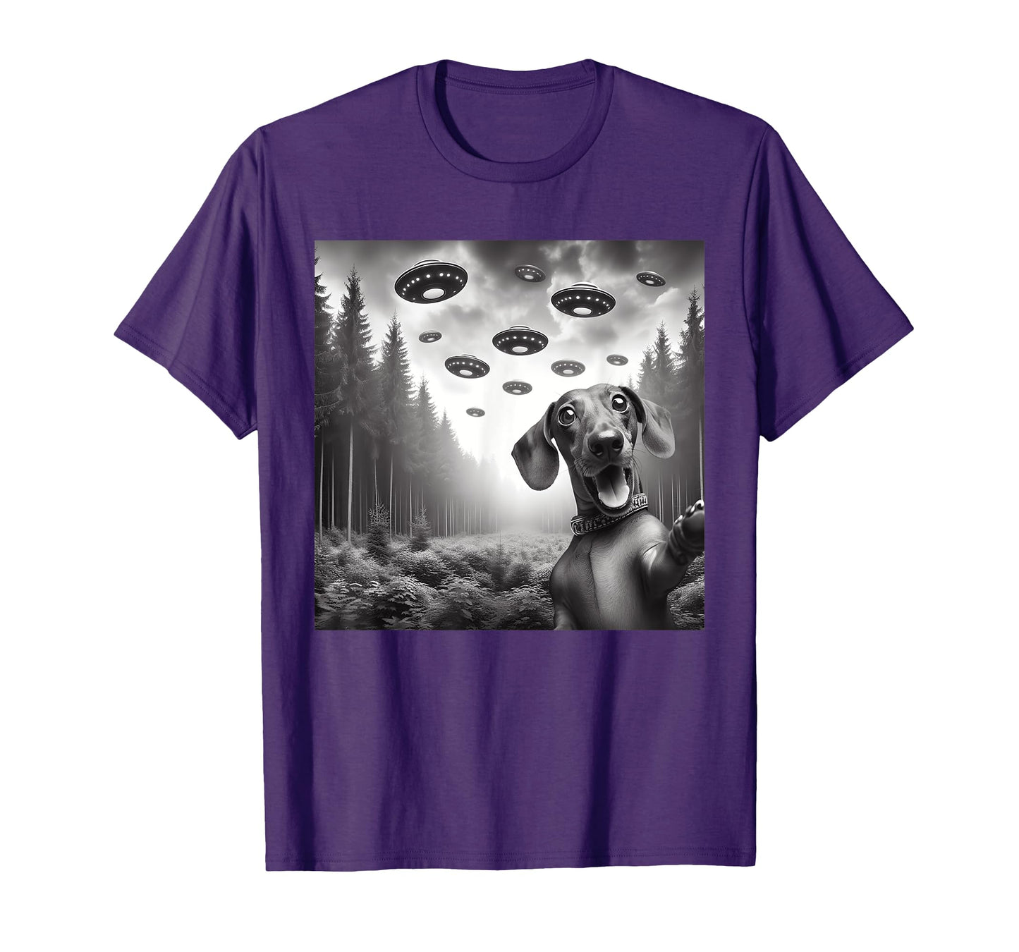 Funny Dachshund Dog Selfie With UFO Alien UFO Themed Stuff T-Shirt