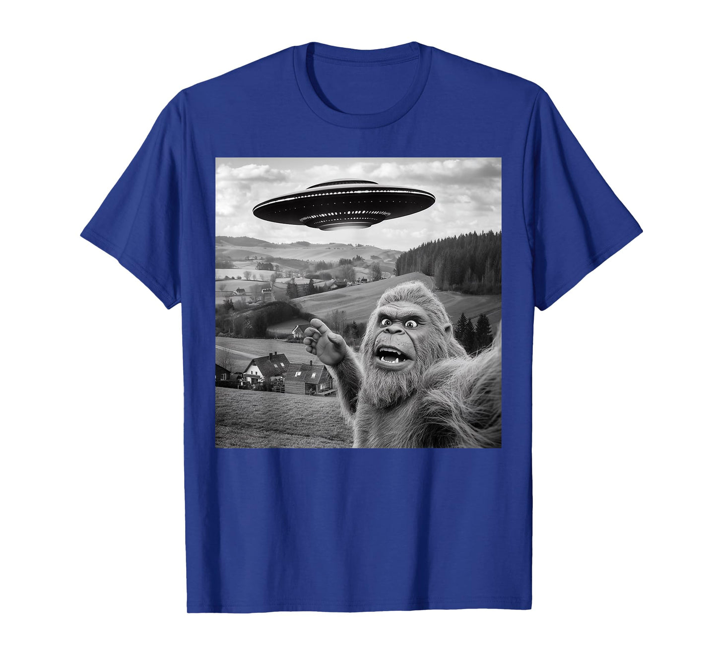 Bigfoot Selfie With Alien UFO Funny Gifts For Men Women Kid T-Shirt
