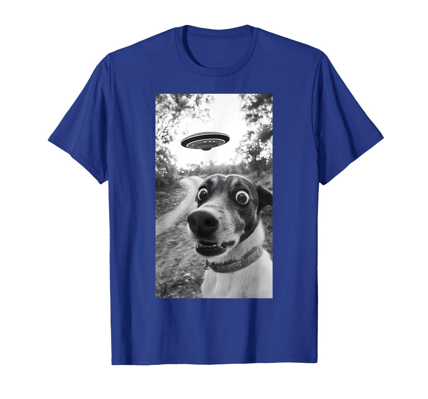 Surprised Dog Selfie With Alien UFO Funny Dog Men Women Kid T-Shirt