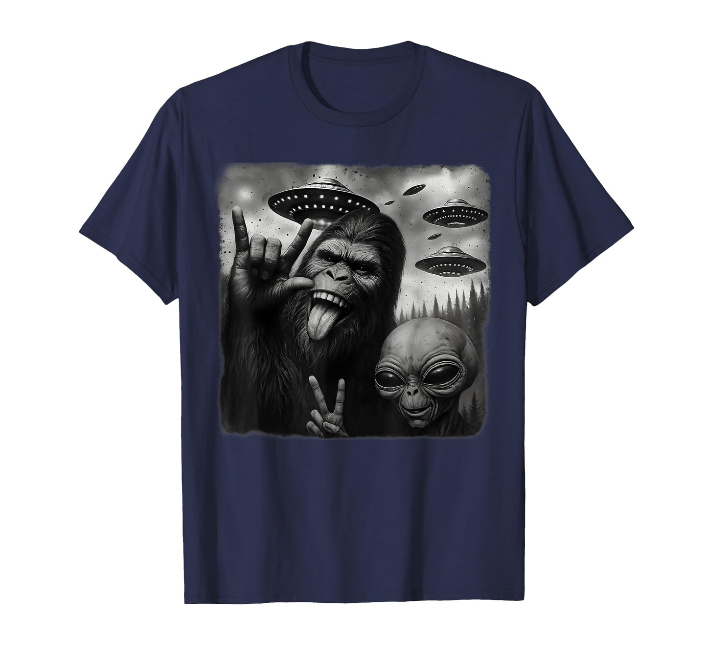 Funny Bigfoot & Alien Sasquatch Rock On Hand Sign UFO Selfie T-Shirt