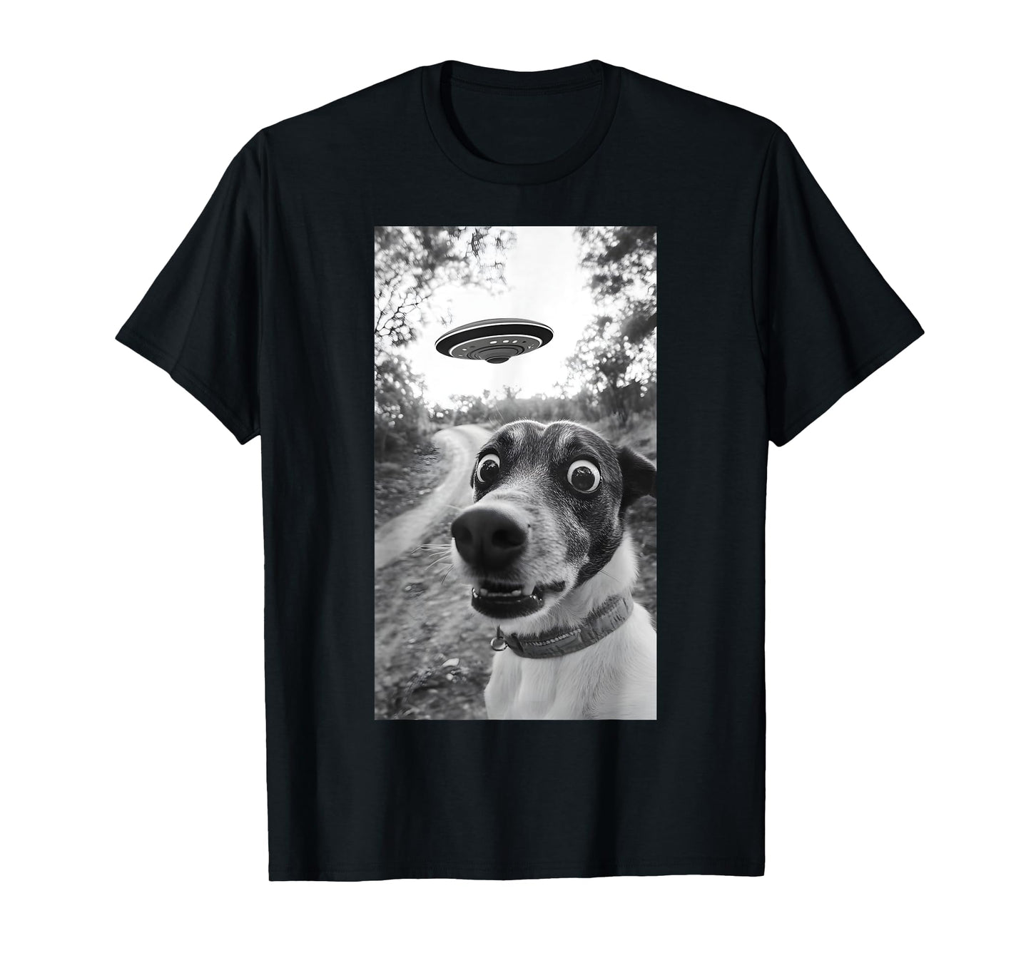 Surprised Dog Selfie With Alien UFO Funny Dog Men Women Kid T-Shirt